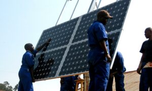 Training workers to install solar panels at health clinics in rw