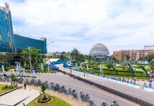 Affari e turismo, il Ruanda spalanca le porte all’Italia Una corsa ciclistica a Kigali, in Ruanda