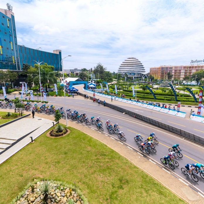 Una corsa ciclistica a Kigali, in Ruanda