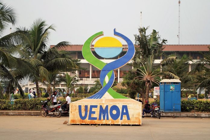 Il logo dell'Uemoa in Benin